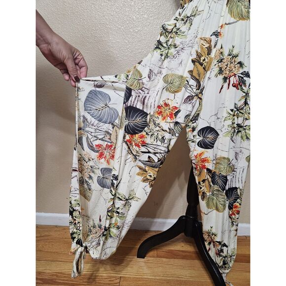 Women’s White Tropical Floral Wrap Jumpsuit Size M with Pockets - Picture 2 of 2